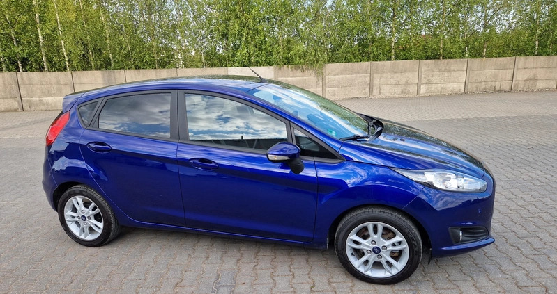 Ford Fiesta cena 27900 przebieg: 107000, rok produkcji 2016 z Gniezno małe 172